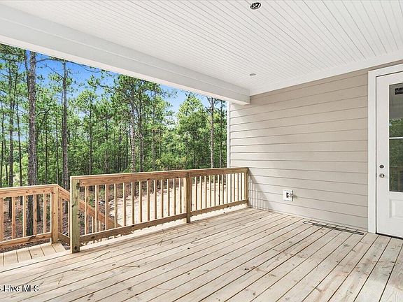 5th image of 172 Woodbine Way