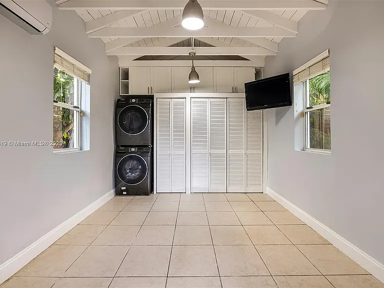 2180 SW 24th St — Photo 28