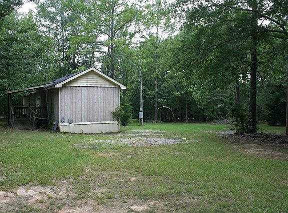 4th image of 1035 Lake Dr