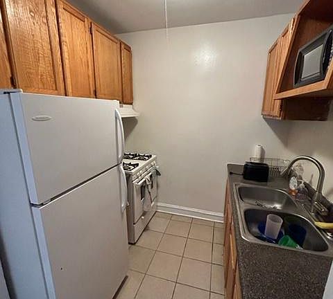3rd image of 7010 N Ashland Blvd APT 200