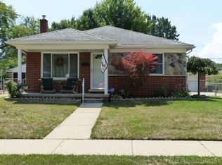 22576 Visnaw St, Saint Clair Shores, MI 48081