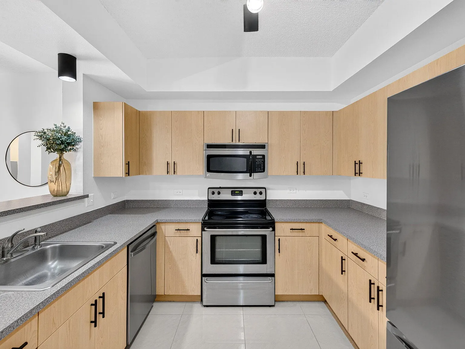 2 bed, 2.0 bath, 1270 sqft, $2,650 — Photo 3