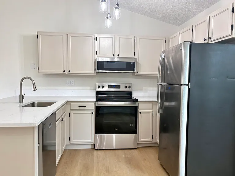 2210 Friendship Cir — Photo 3