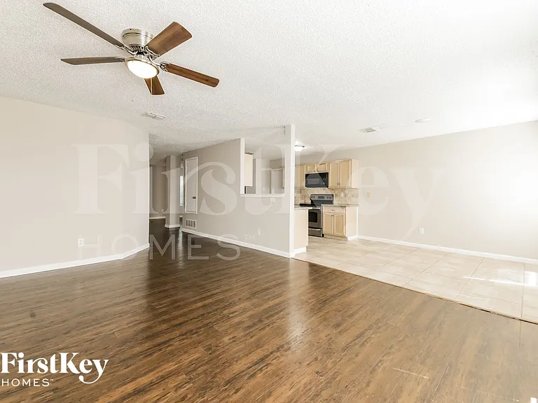 1395 Stewart Dr — Photo 6