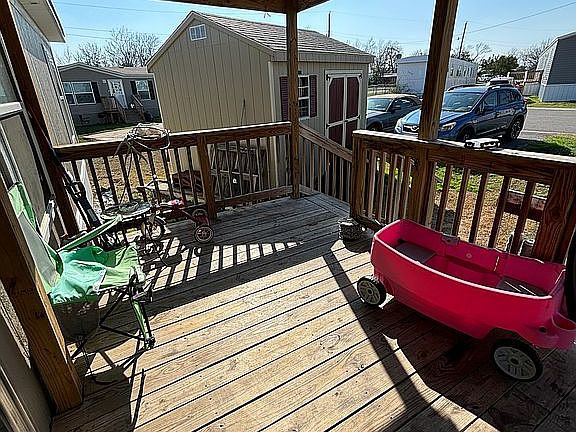 3rd image of 3901 Camellia Cir