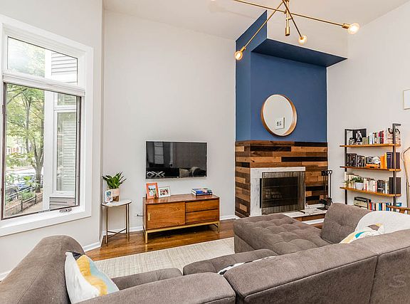4th image of 1009 W Dickens Ave #09