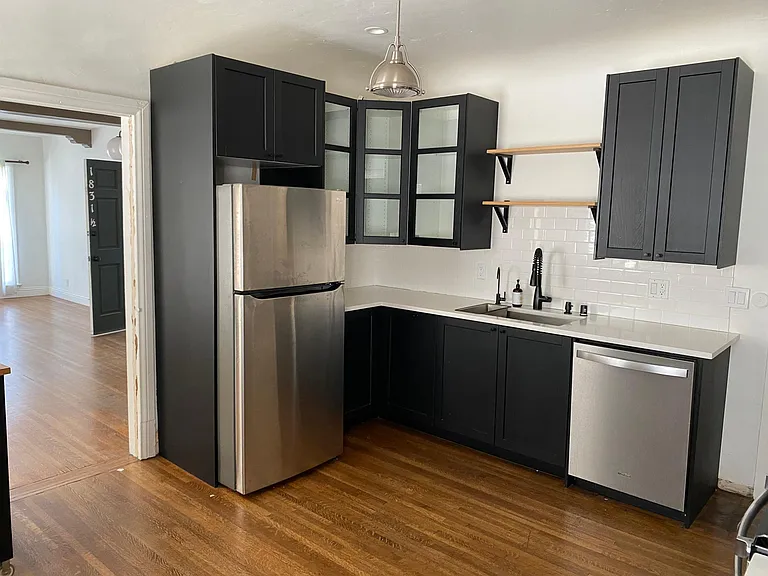 1831 Kelton Ave #1/2 — Photo 8