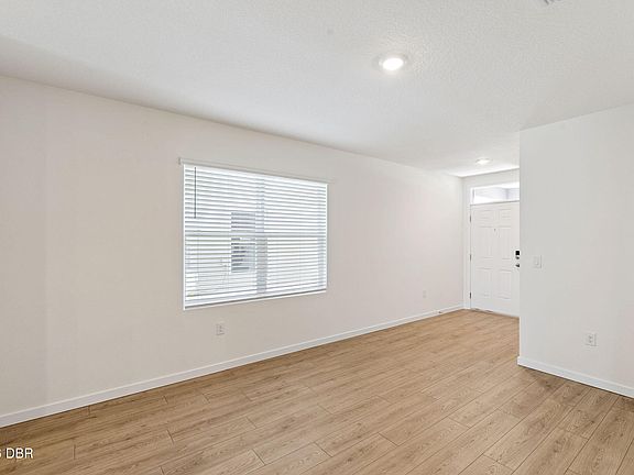 4th image of 1043 Commons Way