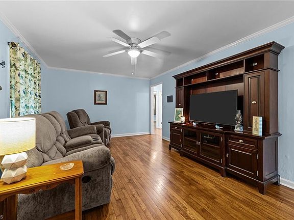 2nd image of 312 Sunset Dr