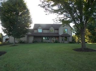 S90W27045 Norway Dr, Mukwonago, WI 53149