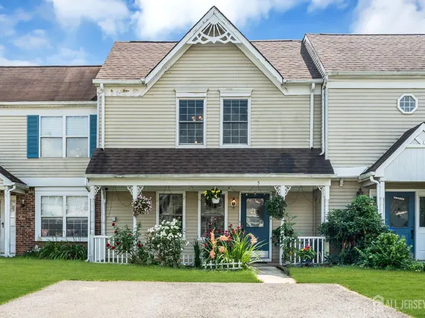5 Anderson Ct, East Brunswick, NJ 08816