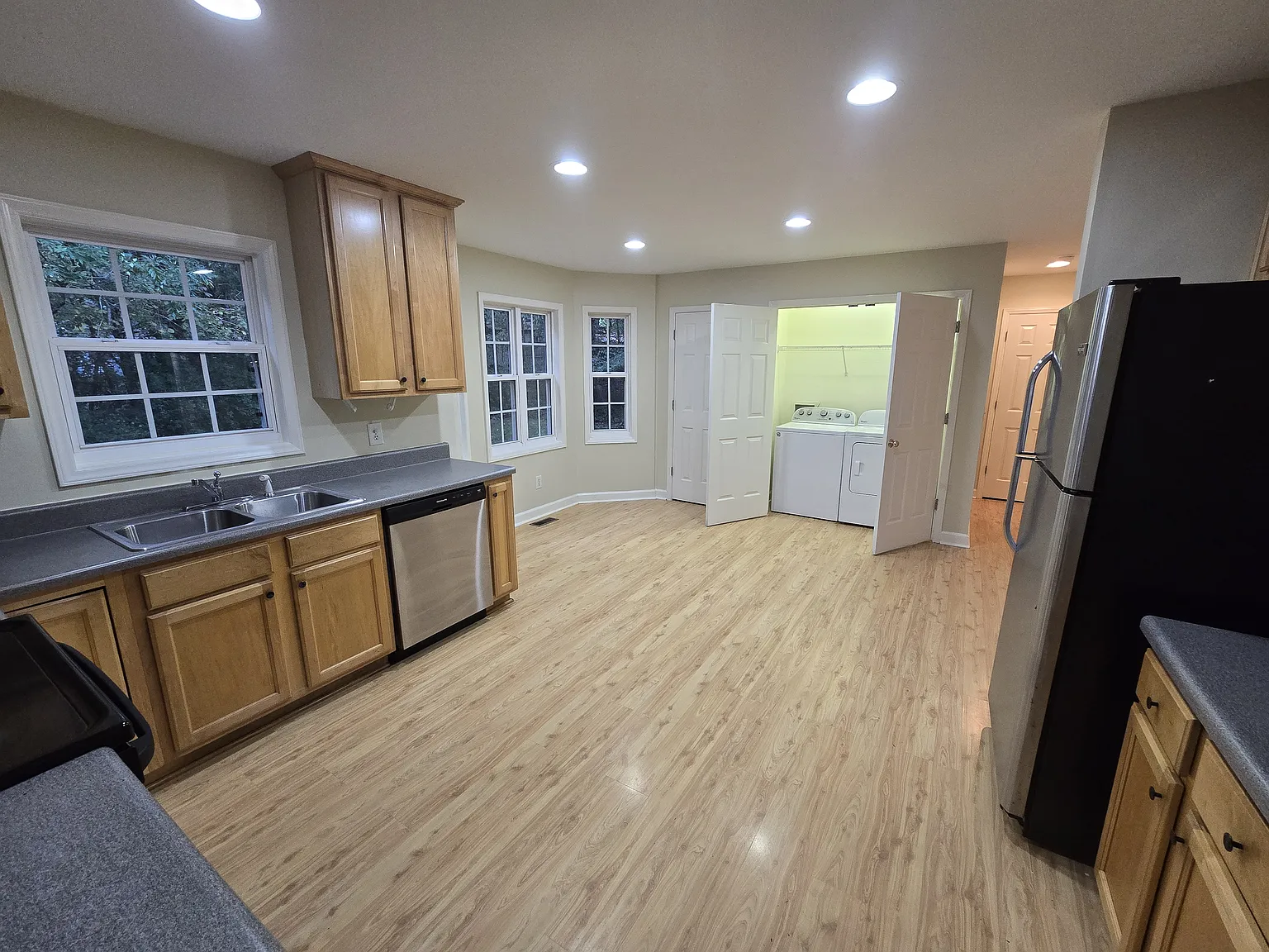 4 bed, 1602 sqft, $2,375 — Photo 4