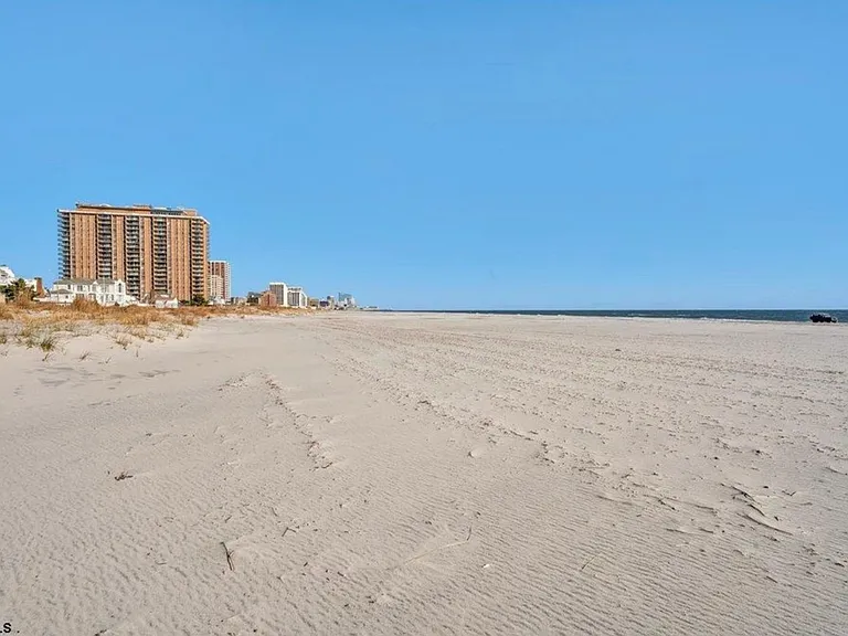 5003 Atlantic Ave #7 — Photo 15