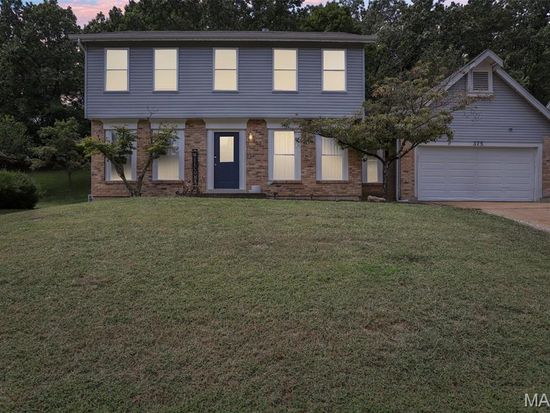 375 Thunderhead Canyon Dr, Ballwin, MO 63011