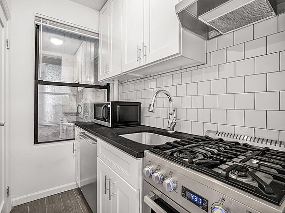 4th image of 20 Cornelia St APT 6