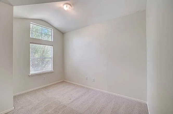 1115 Rawhide Trl — Photo 40