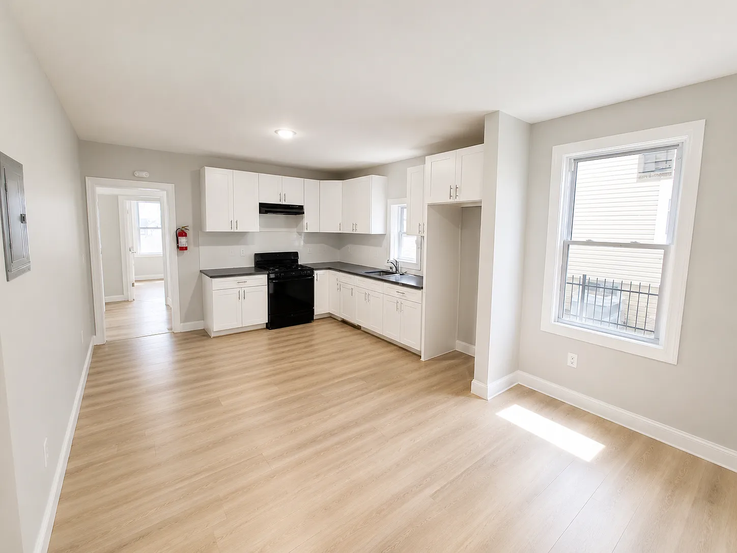 4 bed, 1.0 bath, 900 sqft, $2,400 — Photo 1