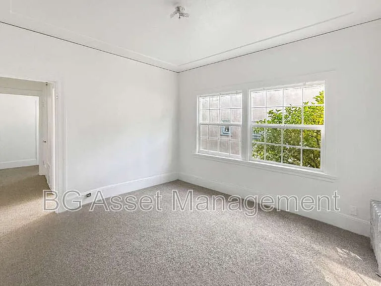 1000 E 33rd St #301 — Photo 11