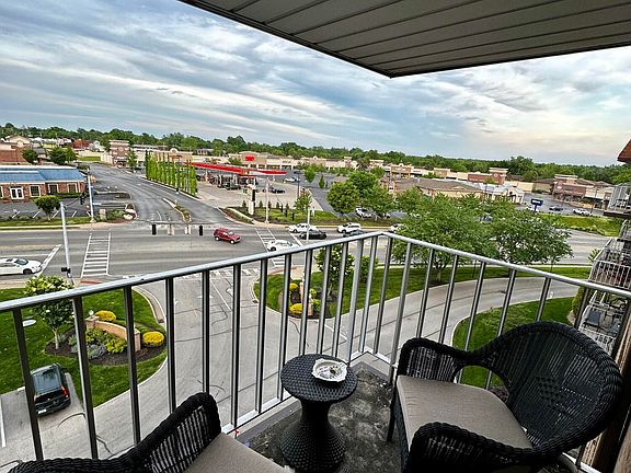 3rd image of 3030 Breckinridge Ln #508