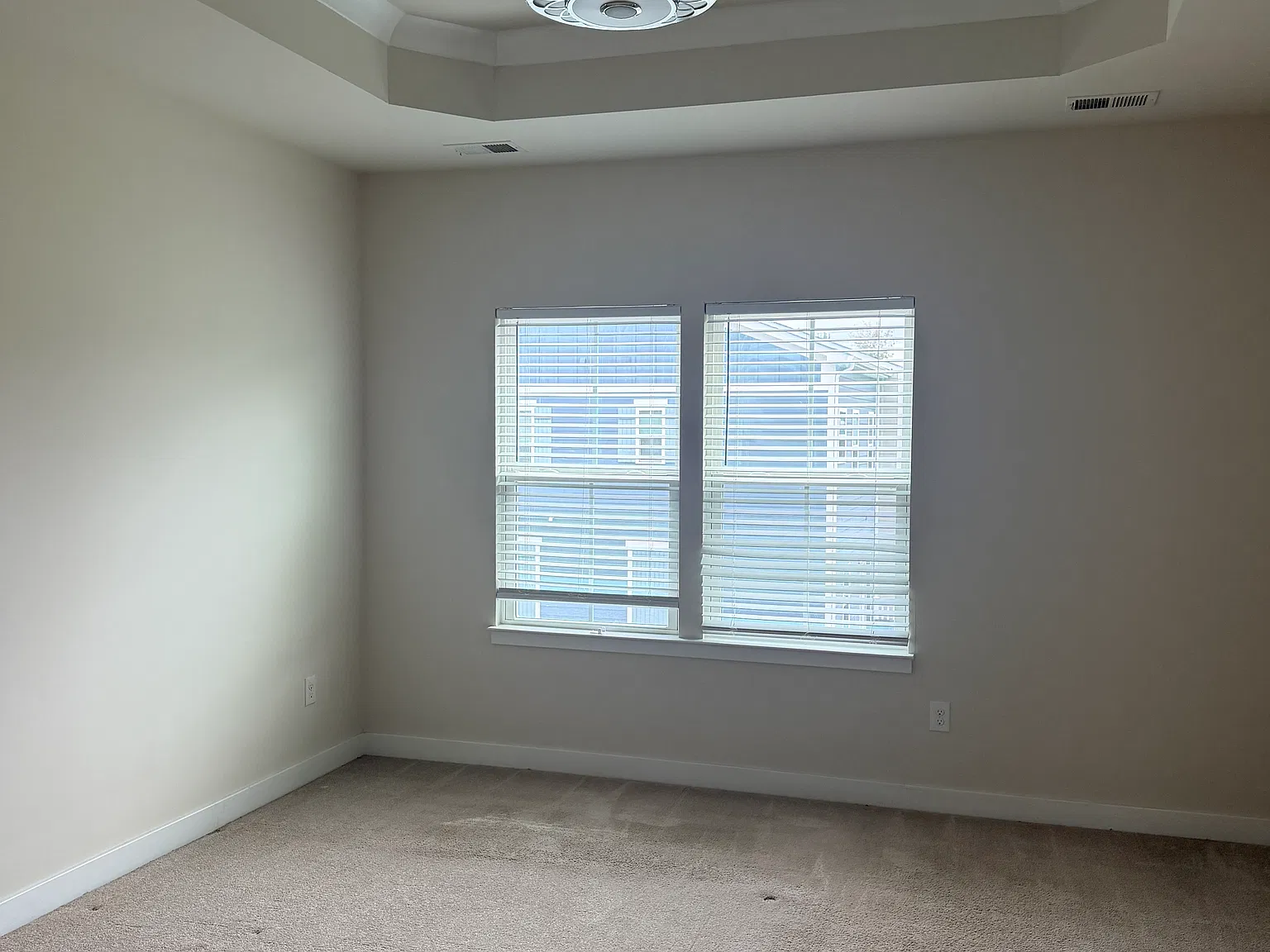 3 bed, 1989 sqft, $2,650 — Photo 3