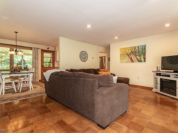 4th image of 8428 Grenway Dr