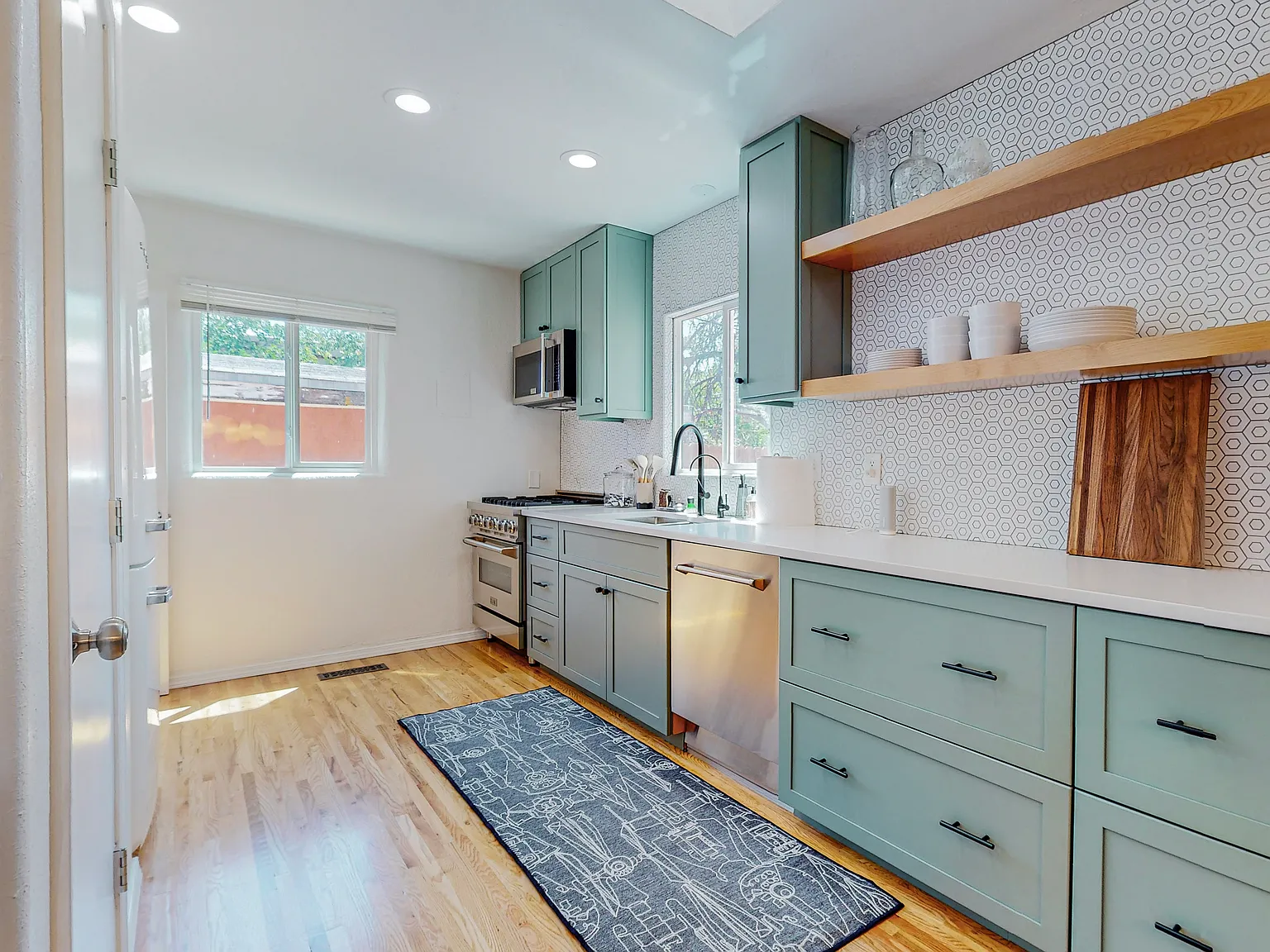837 Adams NE - Nob Hill 3bd/3ba Gem — Photo 2