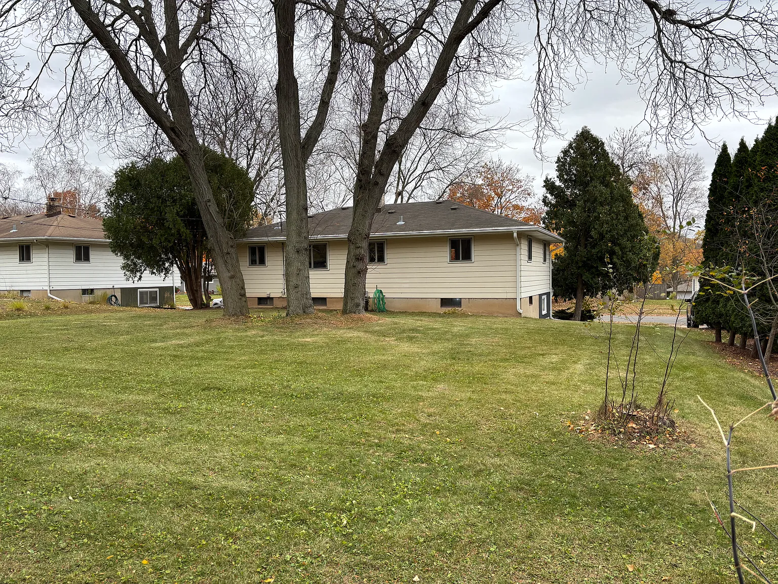4806 Goldfinch Dr — Photo 3