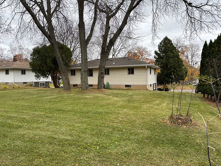 4806 Goldfinch Dr — Photo 4