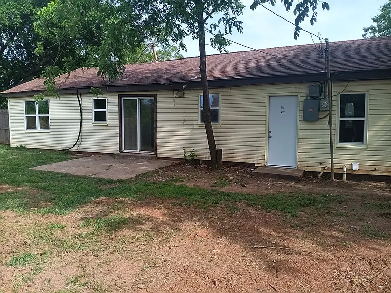 2917 Shirley Ln — Photo 6