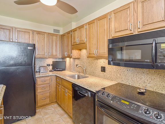 5th image of 1455 N Sandburg Ter APT 808B