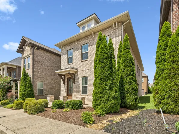 151 Benjamin Ln, Hendersonville, TN 37075