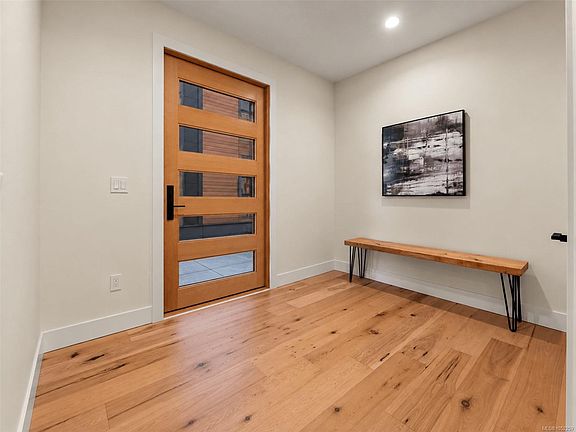 4th image of 2215 Greenlands Rd #2