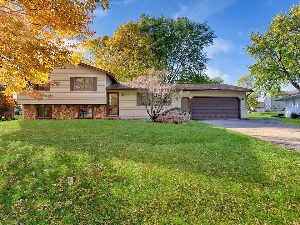 1st image of 1524 Wellington Cres