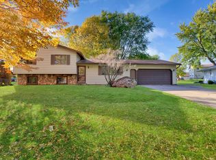 1524 Wellington Cres, Faribault, MN 55021