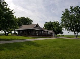 6555 W Lake Fork Rd, Kenney, IL 61749