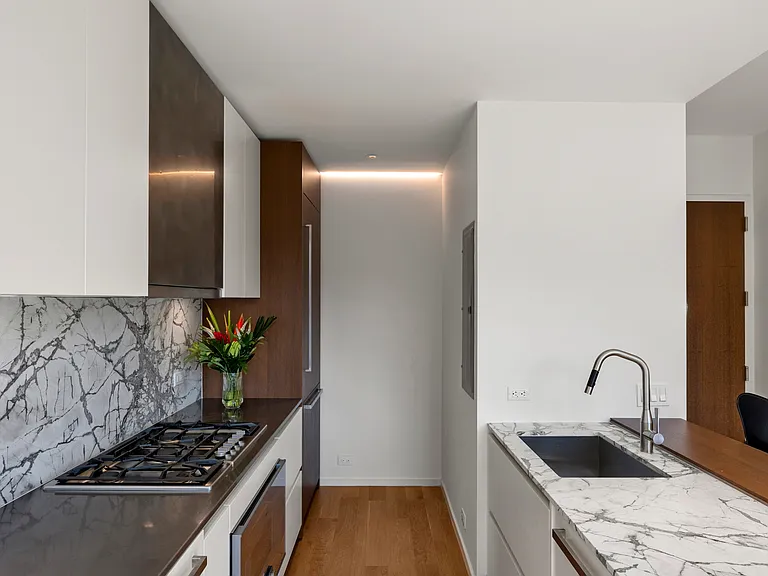75 Kenmare St #5H — Photo 3