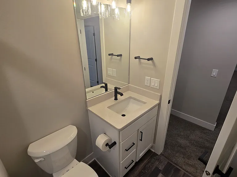 17523 Greenleaf St — Photo 30