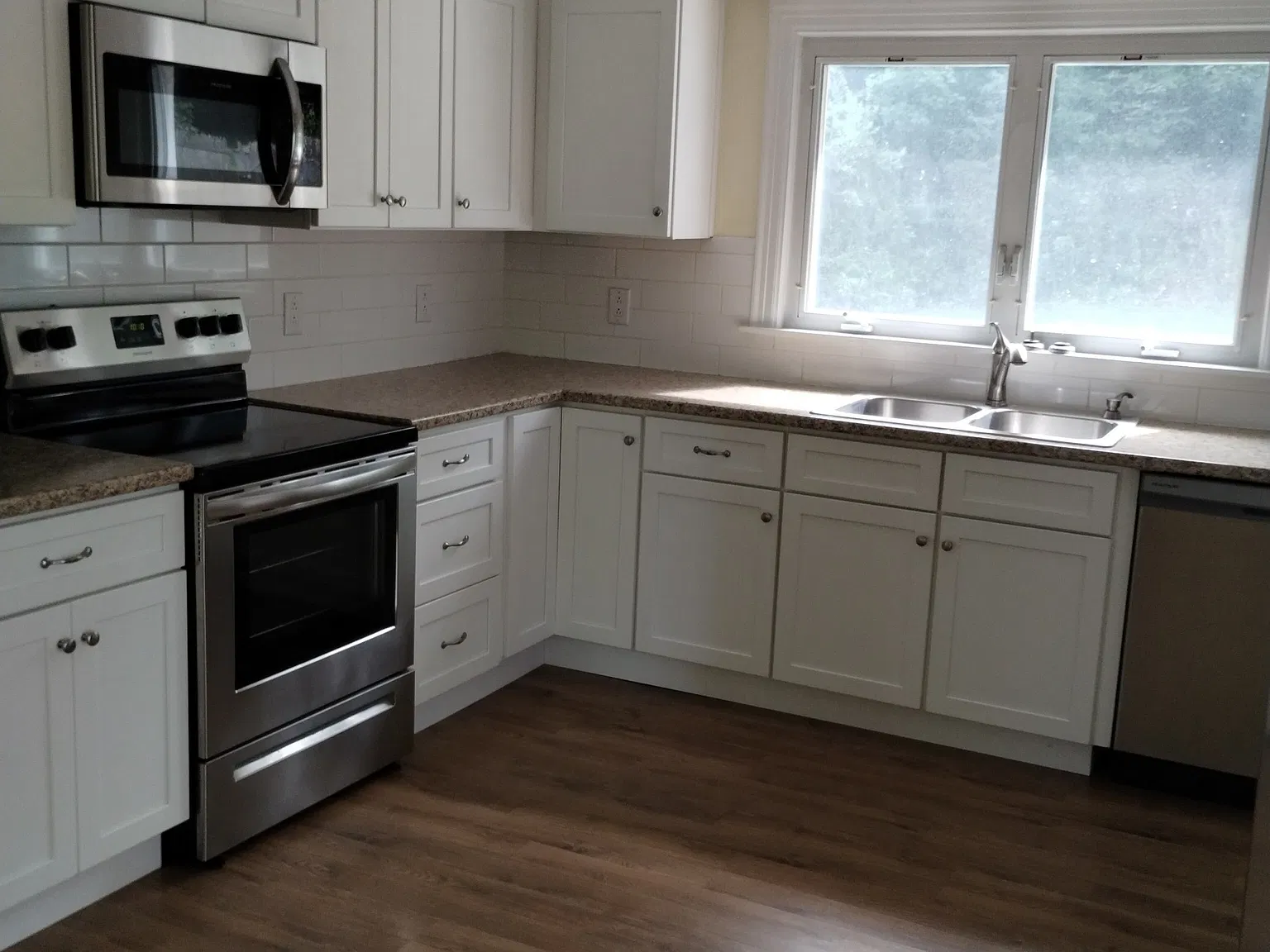 2 bed, 1.0 bath, 1232 sqft, $2,200 — Photo 3