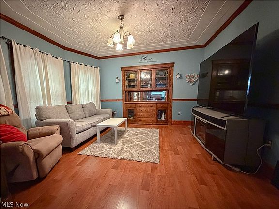 3rd image of 355 Kenyon Ave
