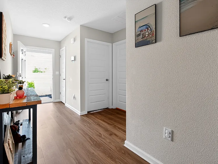 727 Quintana St — Photo 12