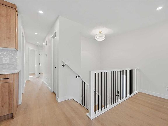 4th image of 1387 E Berkley Dr NW