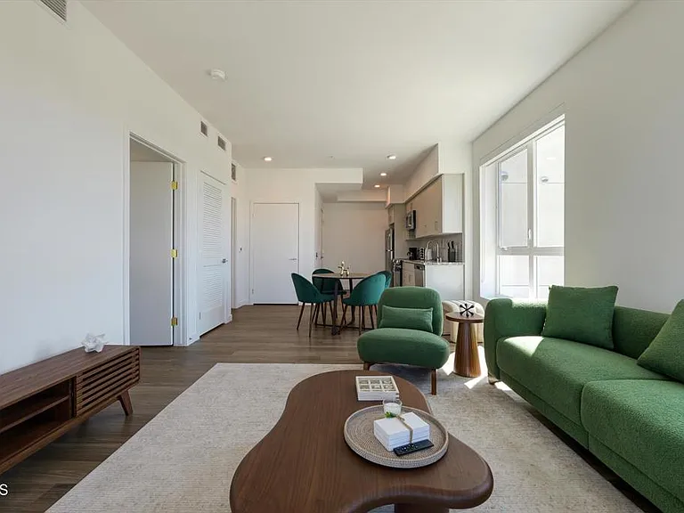 18900 Parthenia St #319 — Photo 9