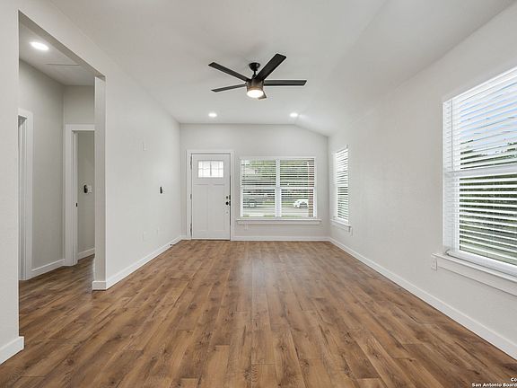 3rd image of 118 W LAMBERT ST