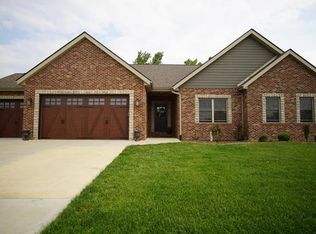 331 Lake Forest Dr, Belleville, IL