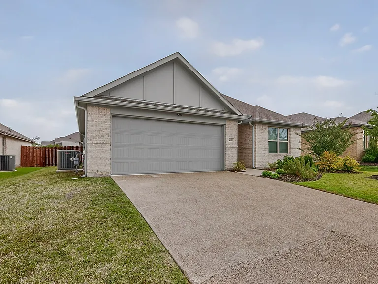 4009 Mockingbird Ln — Photo 35