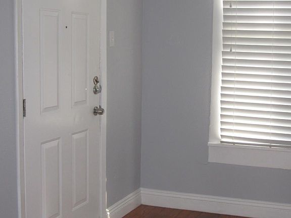 4th image of 419 W Mistletoe Ave