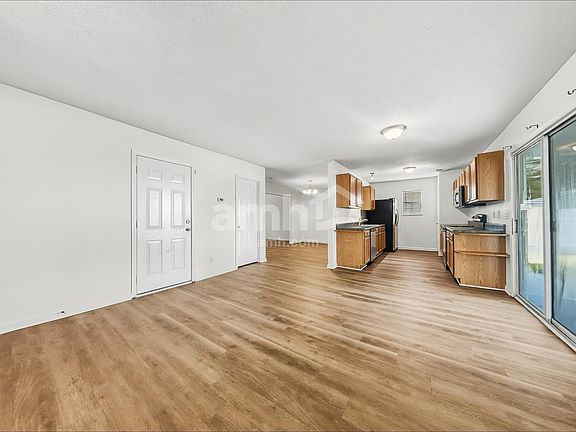 5th image of 323 Aberdeen Cir