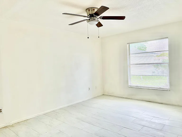 547 Lino Ct — Photo 11