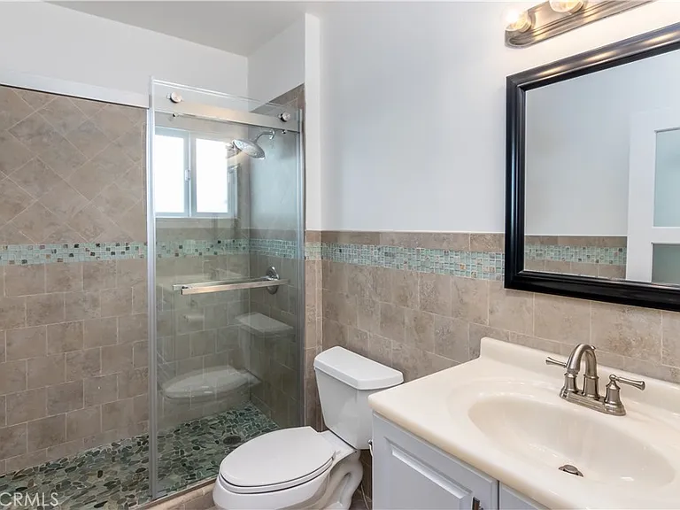 1094 S Plymouth Blvd — Photo 21
