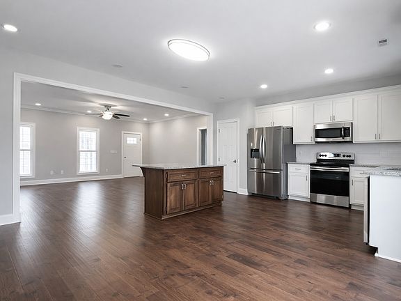 2nd image of 122 Fargo Dr
